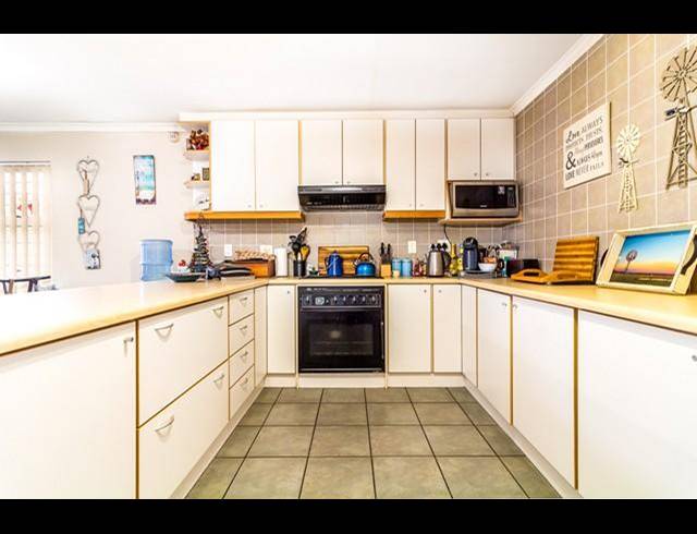 3 BEDROOM PROPERTY TO RENT IN VREDEKLOOF